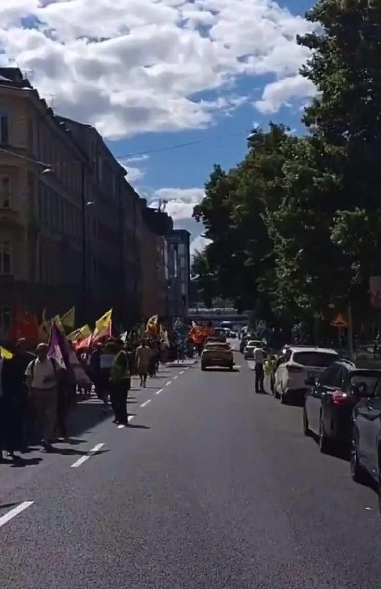 İsveç te terör örgütü YPG/PKK yandaşları gösteri yaptı #2