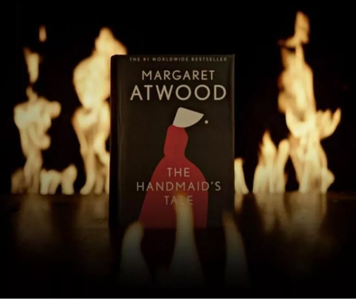 Margaret Atwood un Damızlık Kızın Öyküsü kitabının yanmayan baskısı üretildi #1