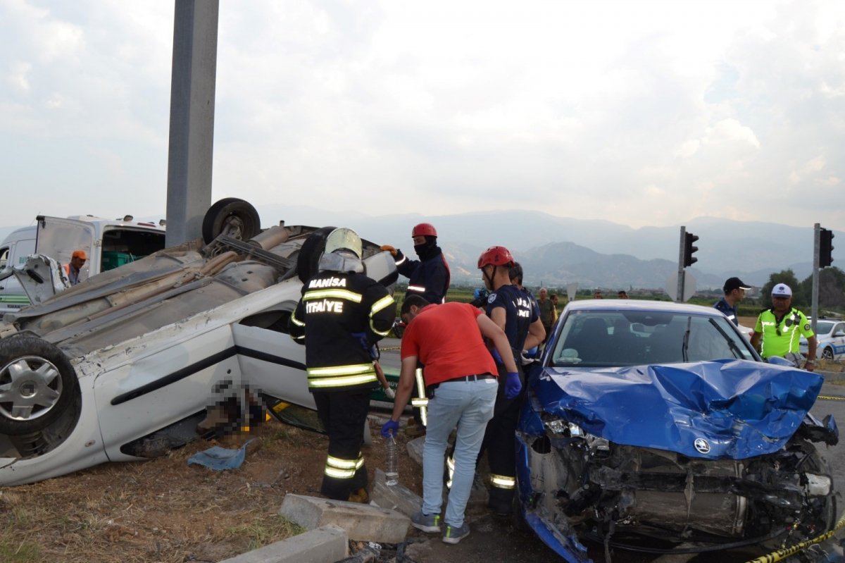 Manisa’da feci kaza: 3 ölü, 2 yaralı #3