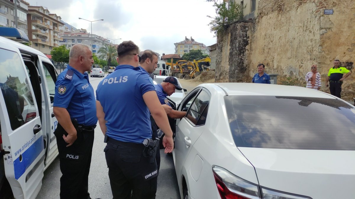 Antalya da kaza yapan Ukraynalı sürücü poz verdi #4