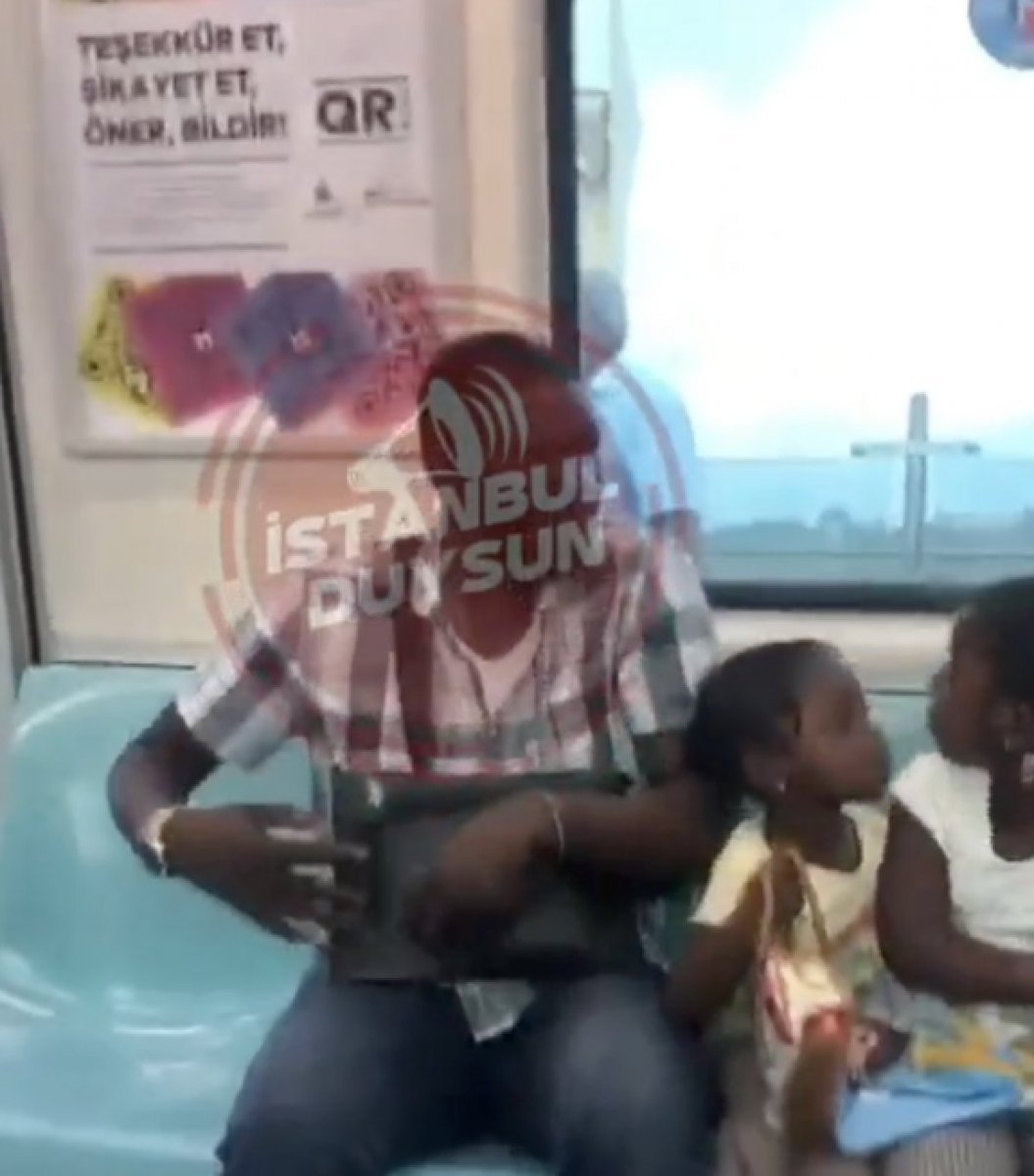 İstanbul da metroda siyahi aileye küfreden şahıs gözaltına alındı #2