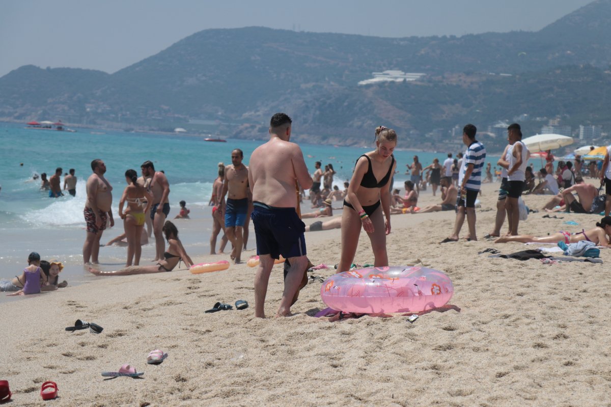 Antalya da bayramda termometreler 39 dereceyi gösterdi #2