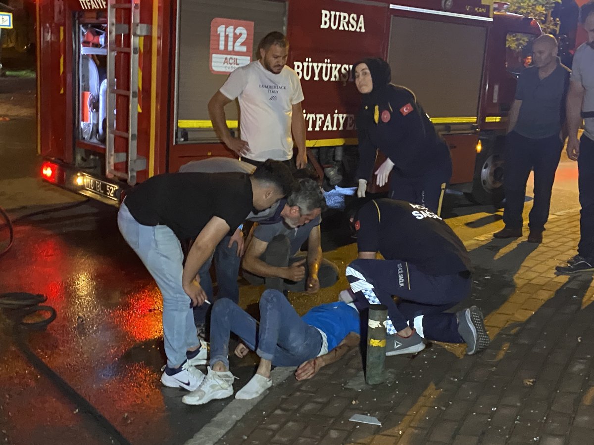 Bursa da takla atan araç alev aldı: 1 yaralı #1