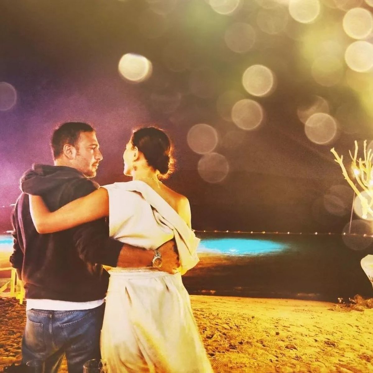 Demet �zdemir ile O�uzhan Ko�un dudak u�uklatan d���n masraf�