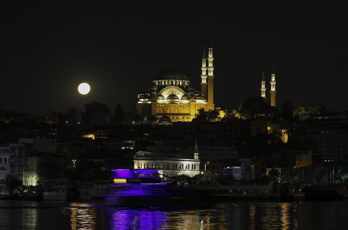 İstanbul da büyüleyen dolunay görüntüleri #16