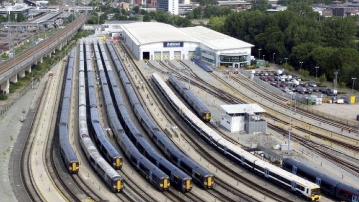 Railway workers decision to strike again in England