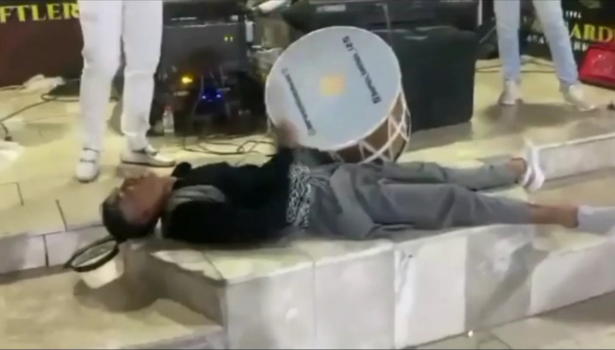 Elazığ da düğündeki davulcu davetlileri coşturdu #1