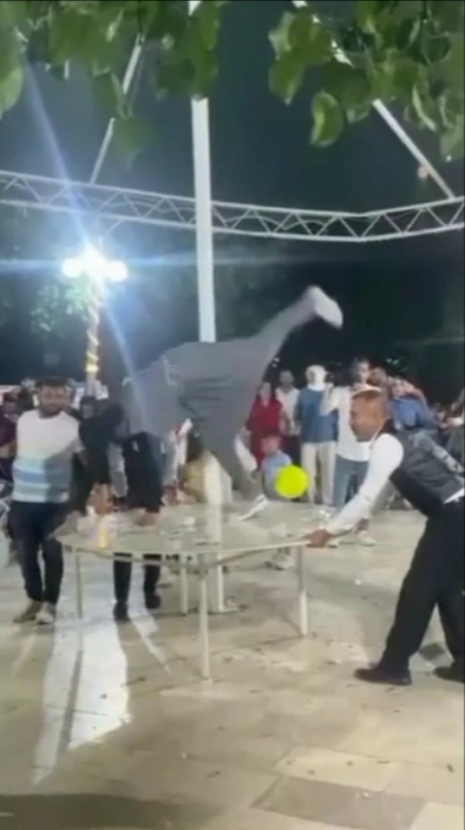 Elazığ da düğündeki davulcu davetlileri coşturdu #5