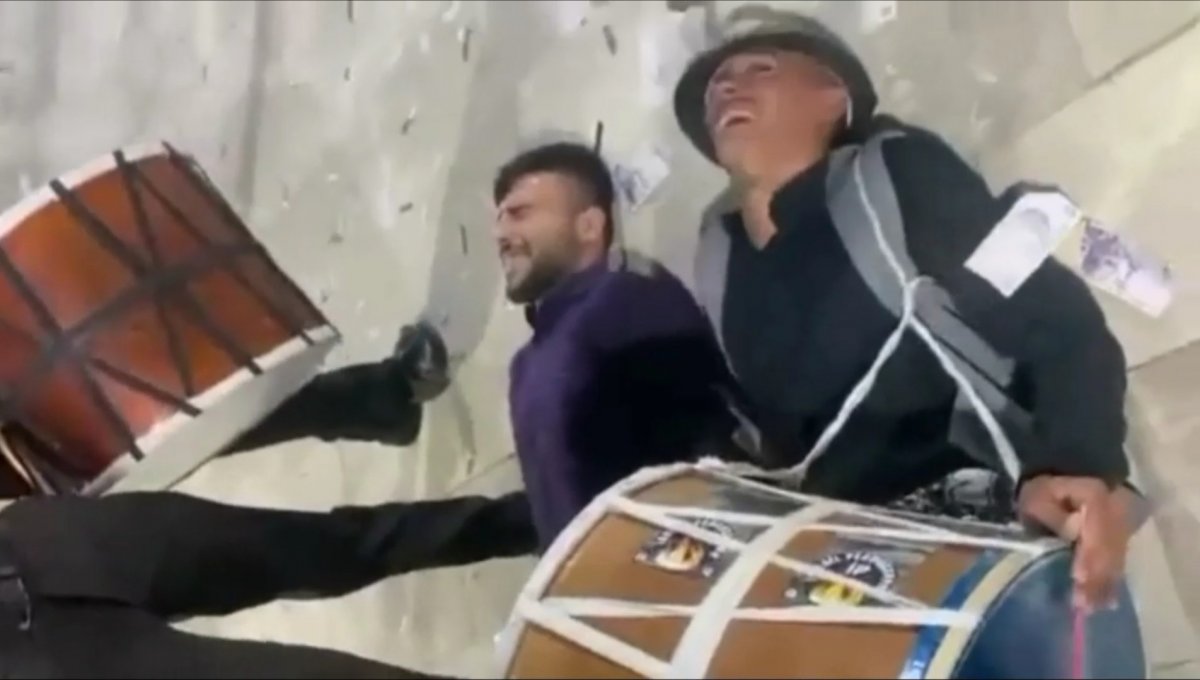 Elazığ da düğündeki davulcu davetlileri coşturdu #2