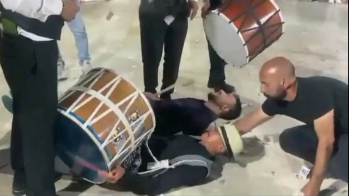 Elazığ da düğündeki davulcu davetlileri coşturdu #3