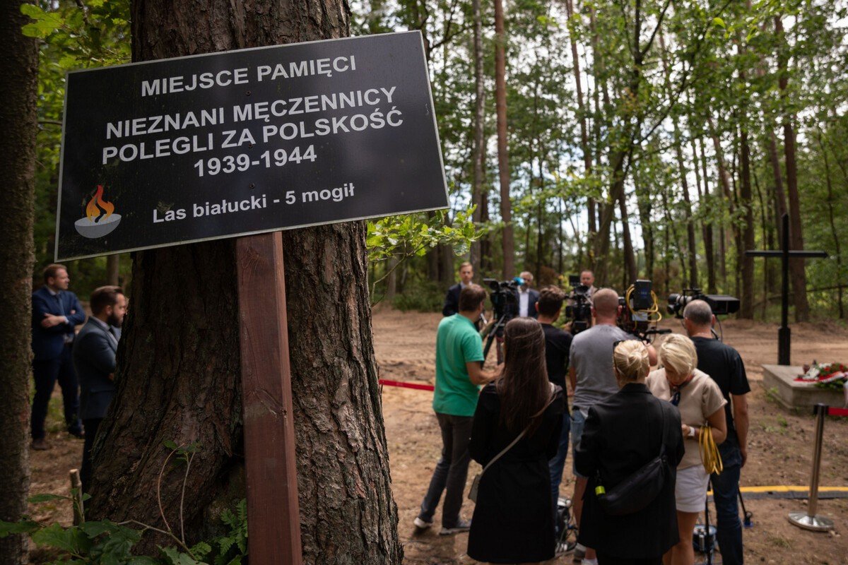 Mass grave with ashes of 8,000 bodies found near Nazi camp in Poland #3