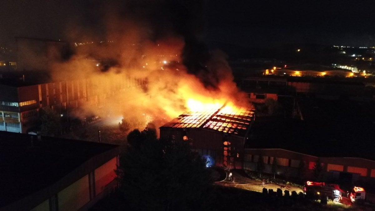 Bursa da demir döküm fabrikasında patlama yaşandı #3