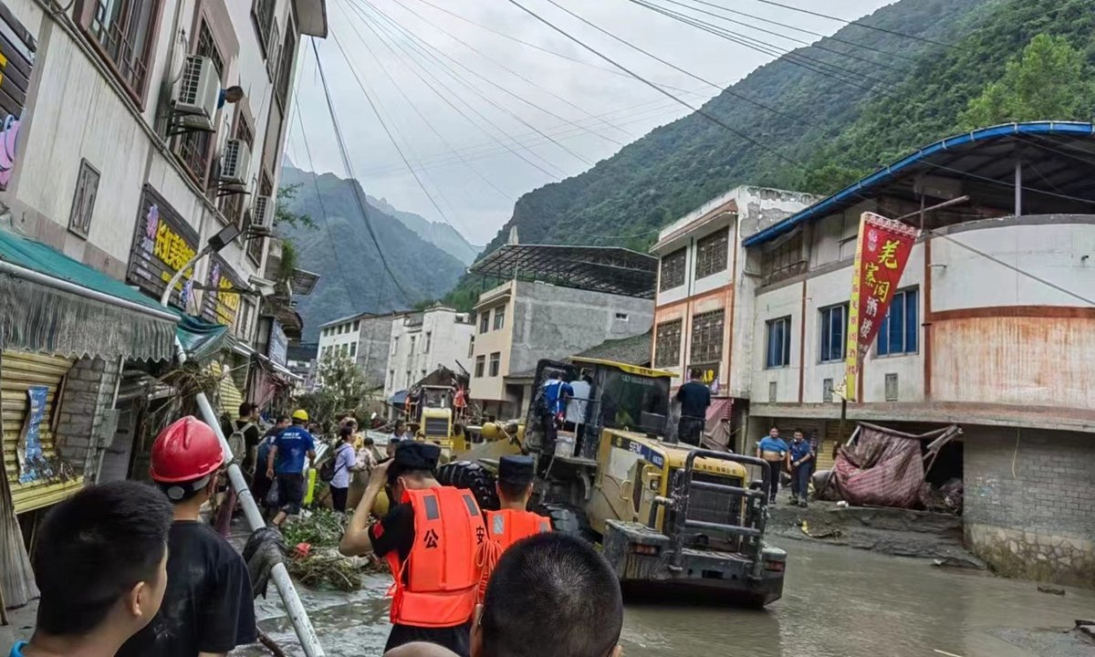 Flooding in China: 12 dead 12 missing #3