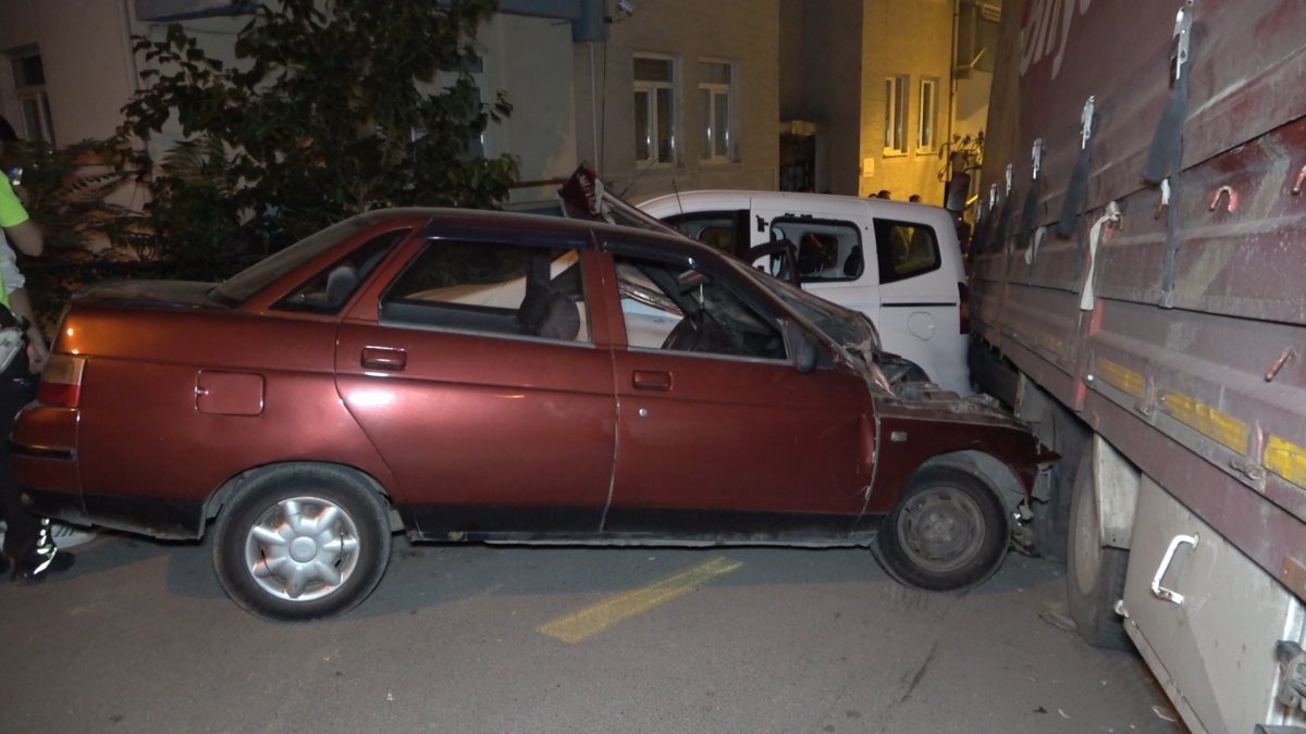 Kırıkkale de kamyonun freni boşaldı: 9 araç zarar gördü #1