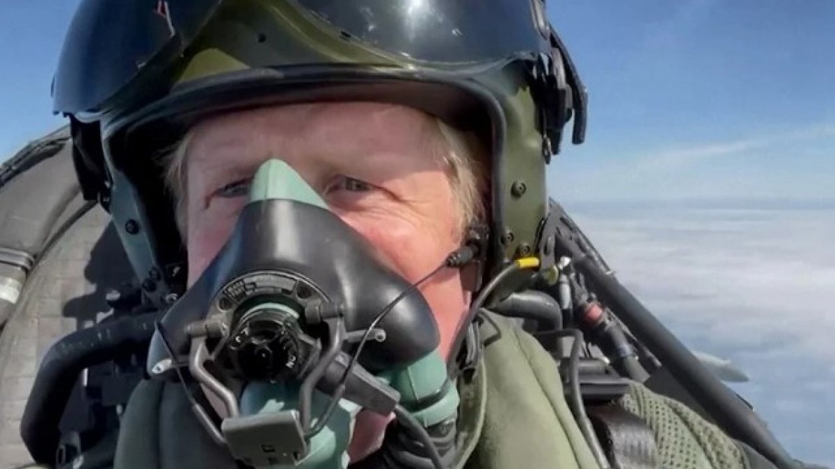 Boris Johnson used a fighter jet