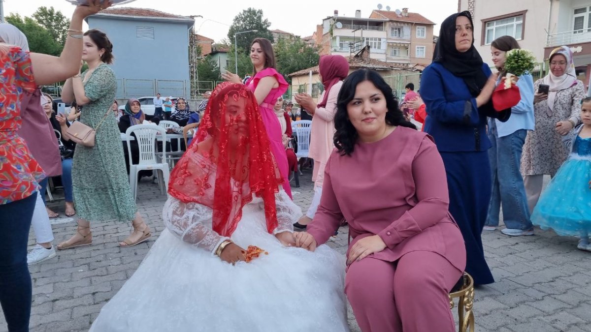 �orumlu Yasemin'in gelinlik hayali ger�ek oldu