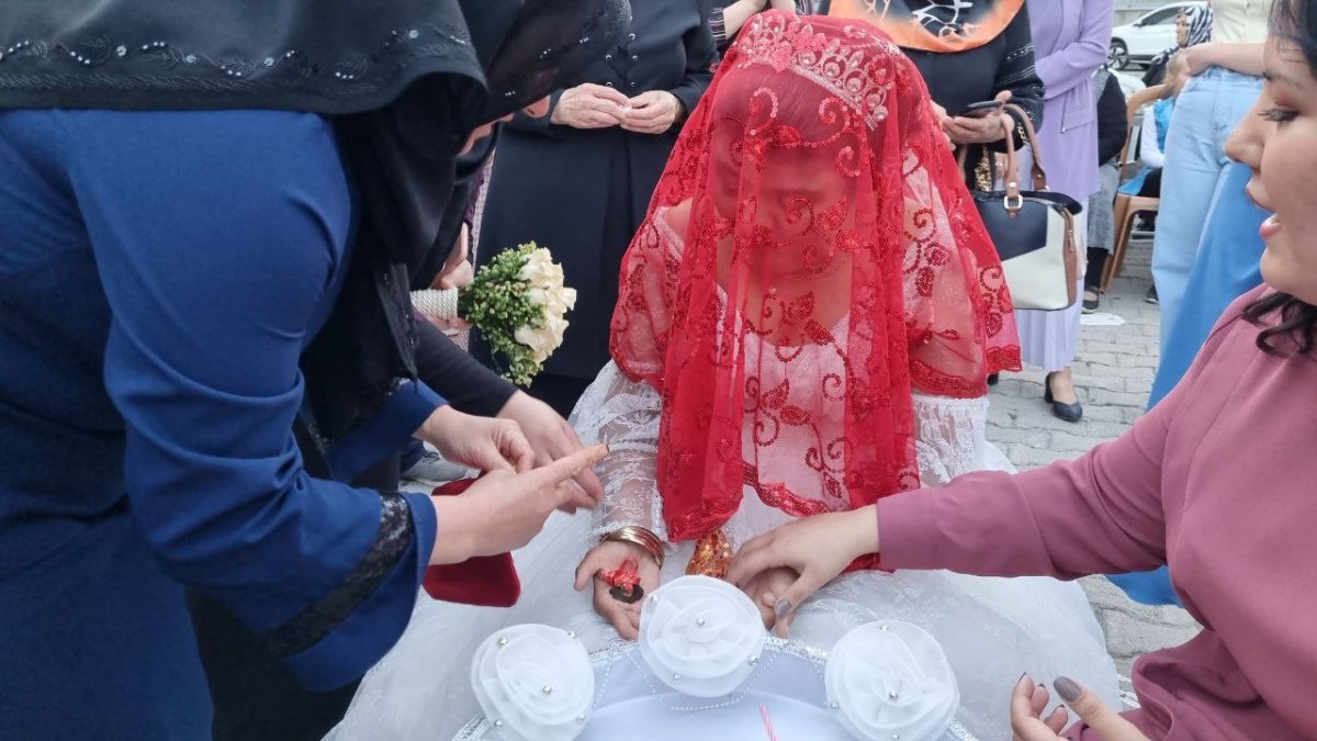 �orumlu Yasemin'in gelinlik hayali ger�ek oldu