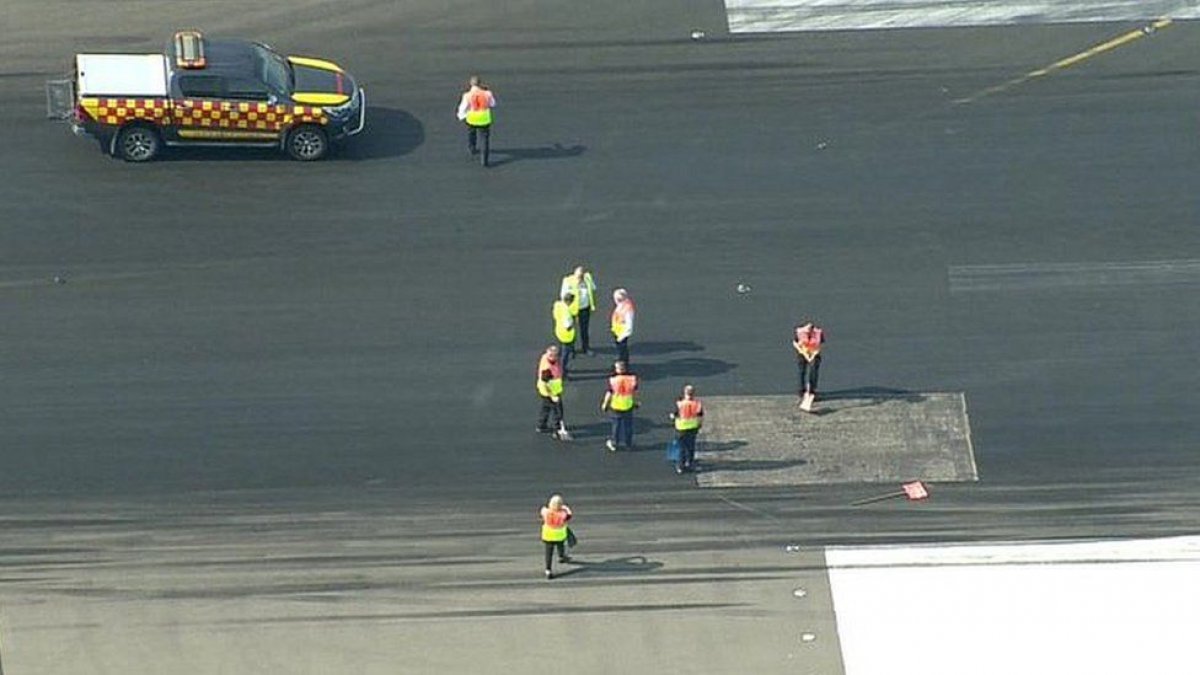 The runway of Luton Airport melted due to extreme heat in England #1