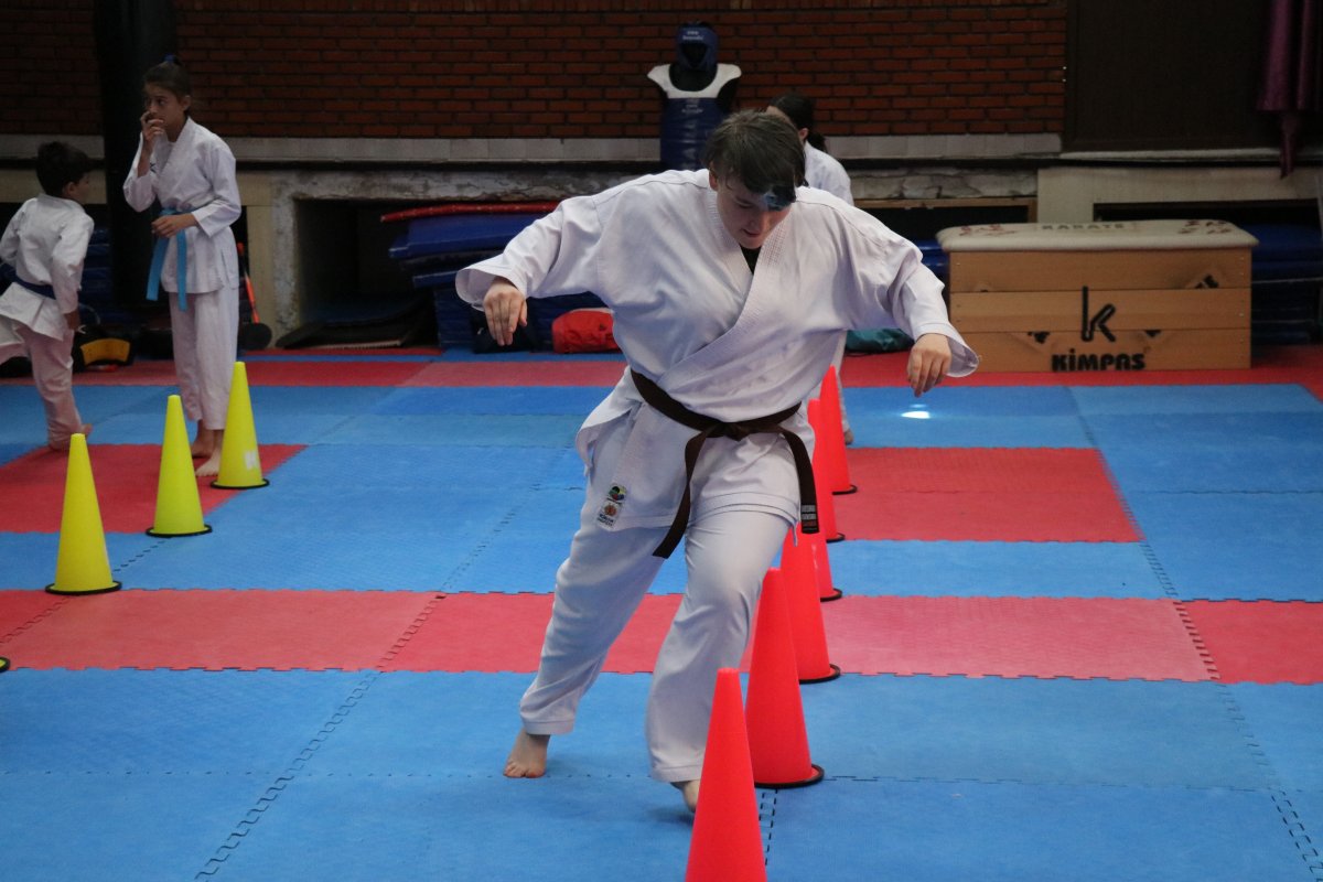 İşitme engelli Cansu karate ile hayata bağlandı #4
