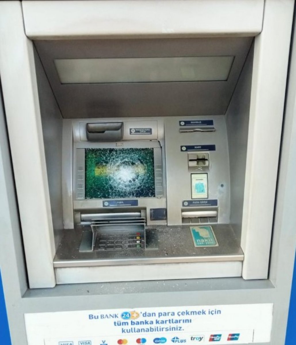 Yalova da bir kişi, 3 üncü kez ATM leri çekiçle paramparça etti #3