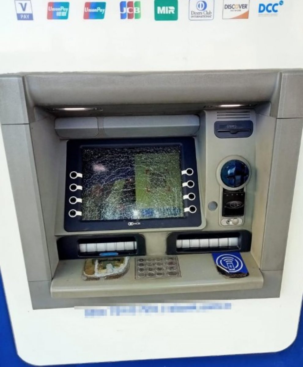 Yalova da bir kişi, 3 üncü kez ATM leri çekiçle paramparça etti #2
