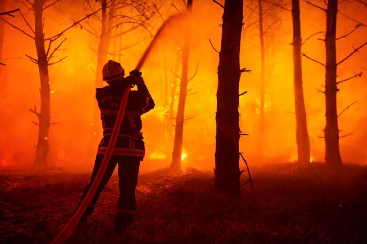 Fransa da devam eden yangında 19 bin 300 hektarlık alan kül oldu #2