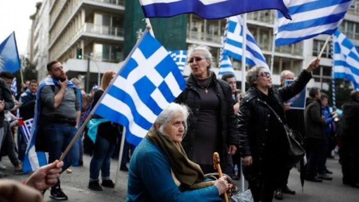 Greece’s population decreased by 3.5 percent