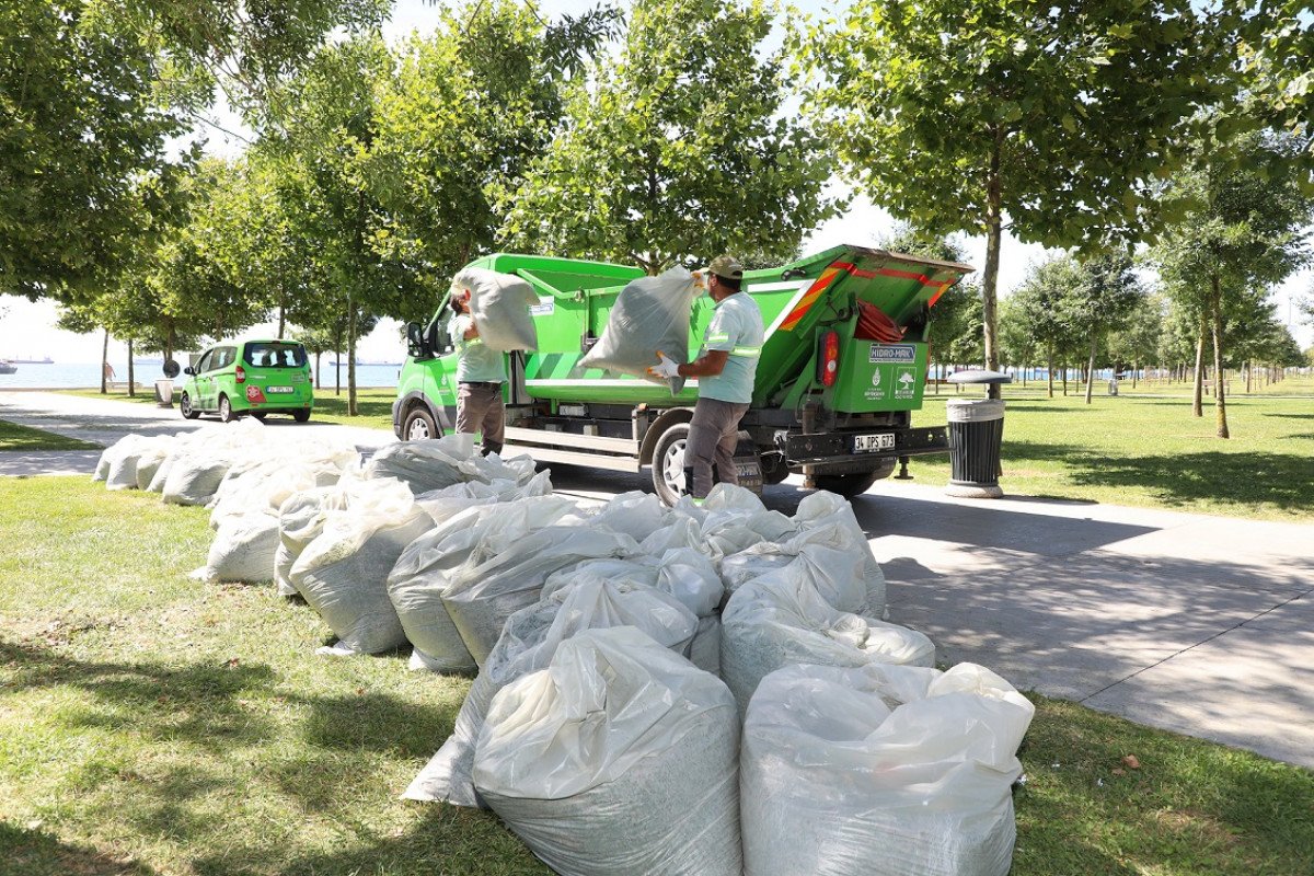 İstanbul da bayram tatilinden geriye bin 200 ton çöp kaldı #4