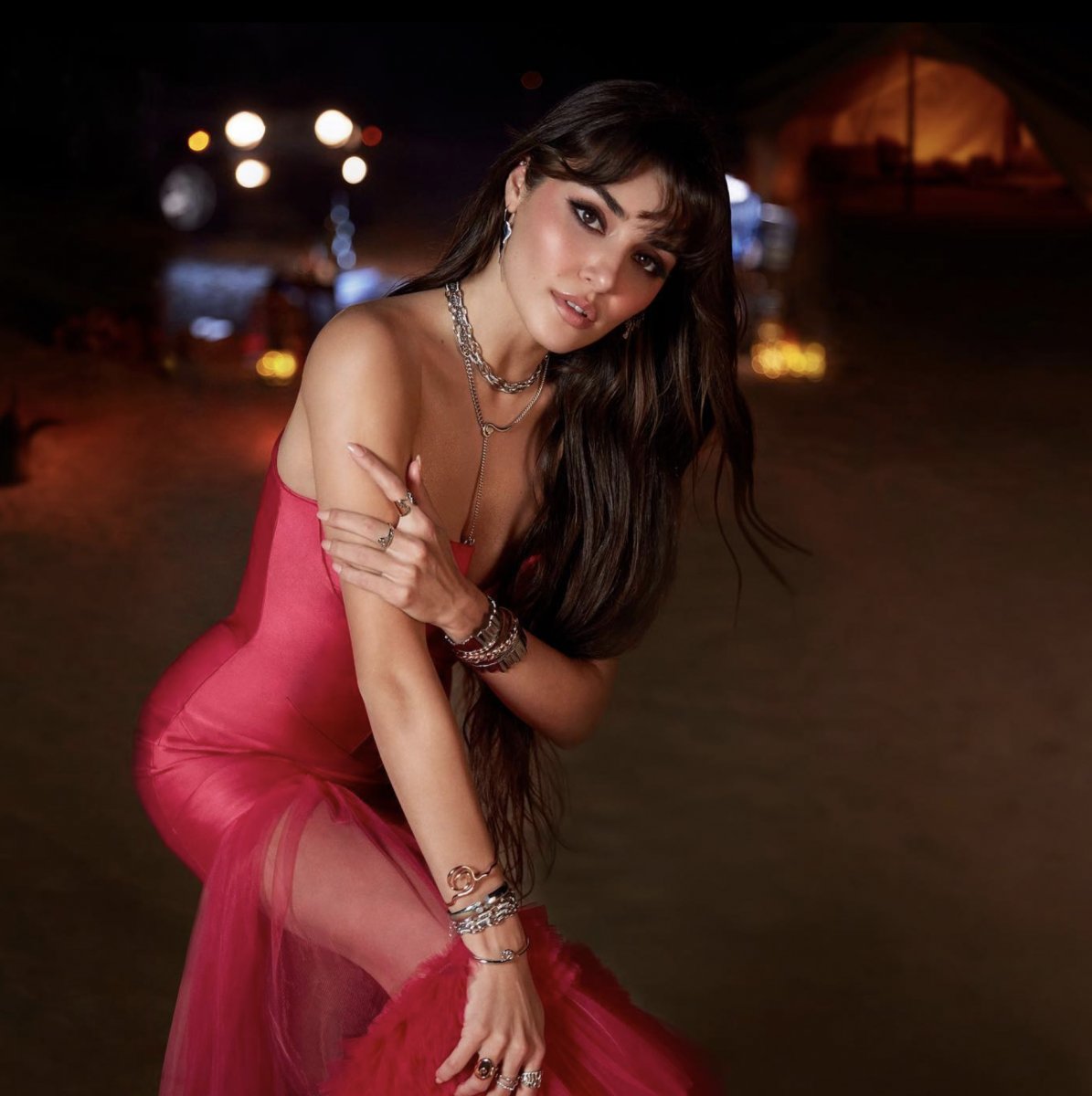 Hande Erçel beyaz mayosuyla yere serildi! Mayon nerede #2