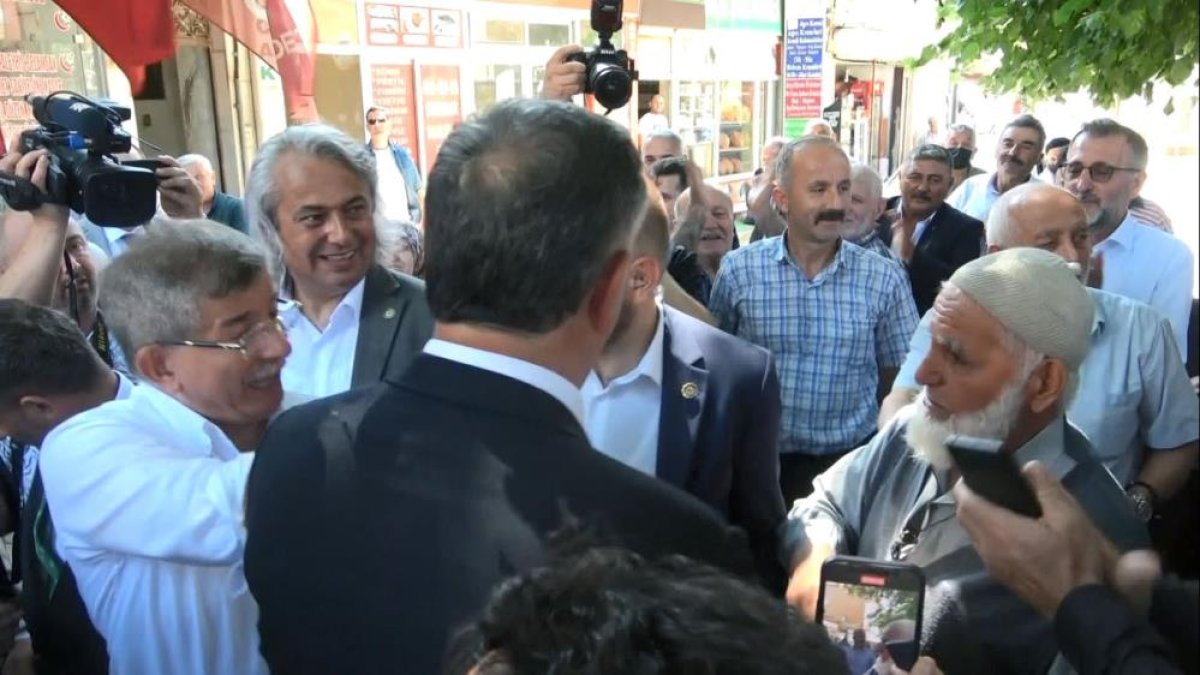 Ahmet Davutoğlu na Giresun da tepki gösterildi #1