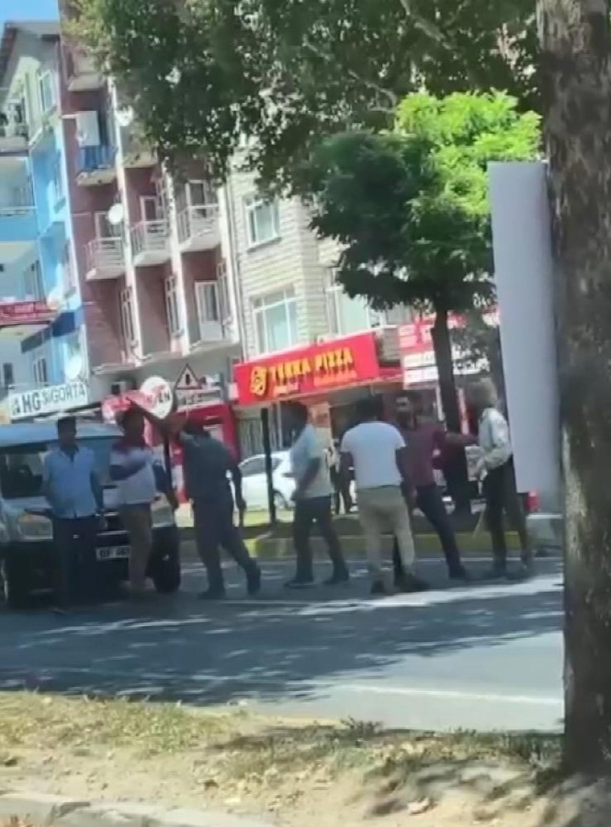 Kocaeli de trafik tartışmasında sopalar konuştu #1
