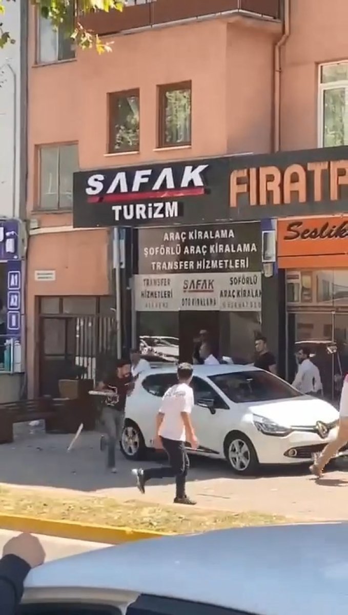 Kocaeli de trafik tartışmasında sopalar konuştu #3