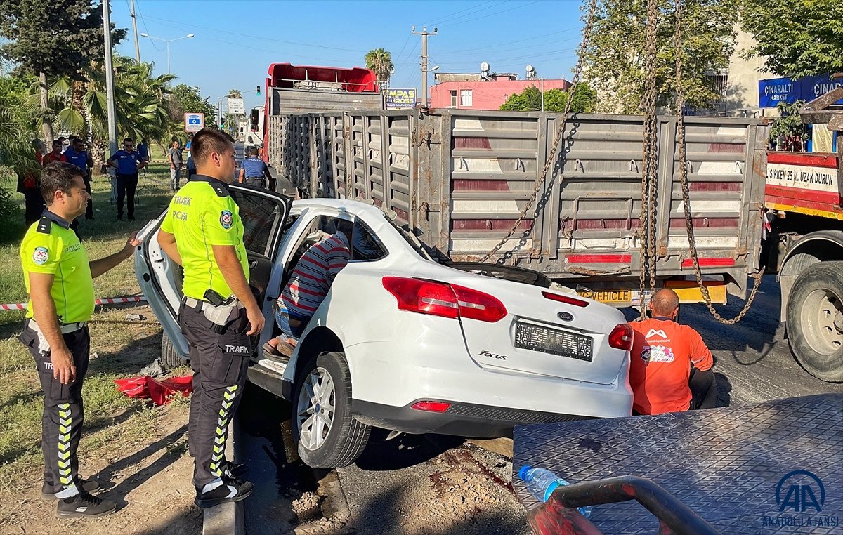 Mersin de tıra çarpan otomobildeki 3 kişi öldü #5