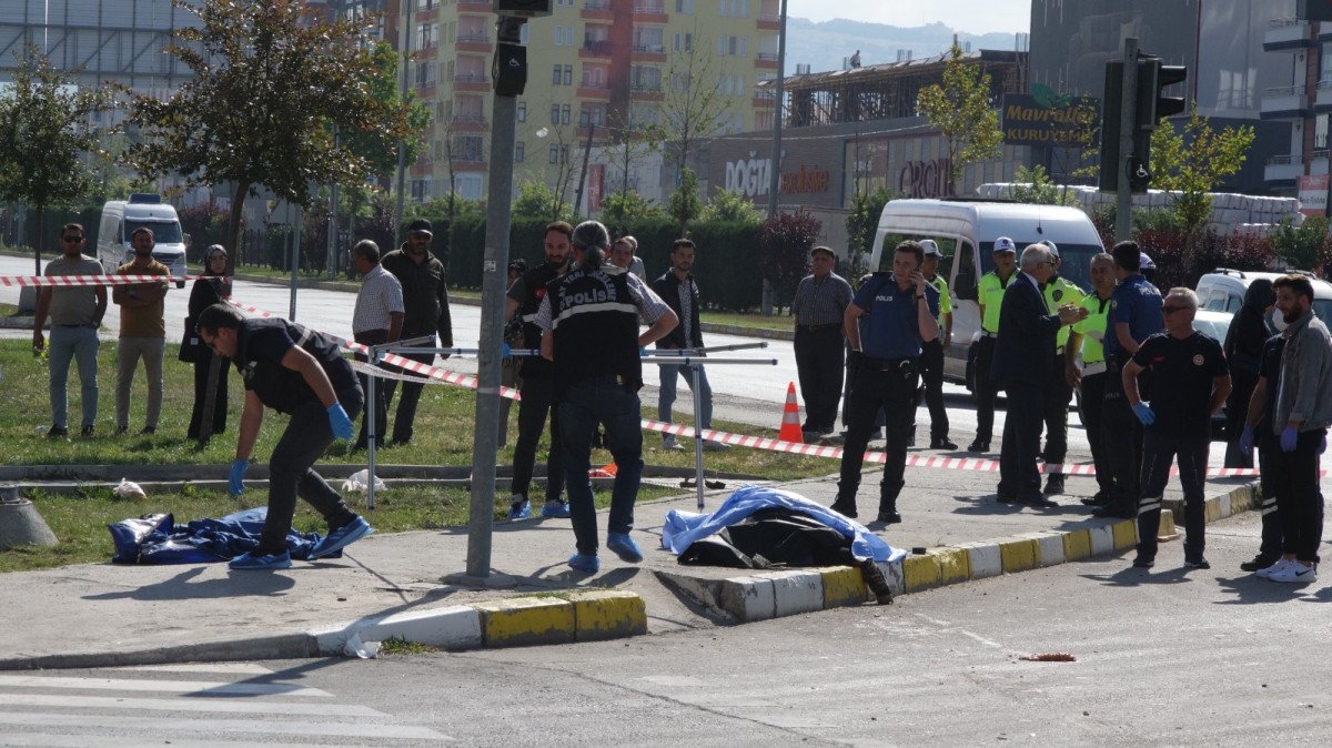 Çorum’da freni boşalan vinç, otomobil ve yayalara çarptı: 2 ölü #1