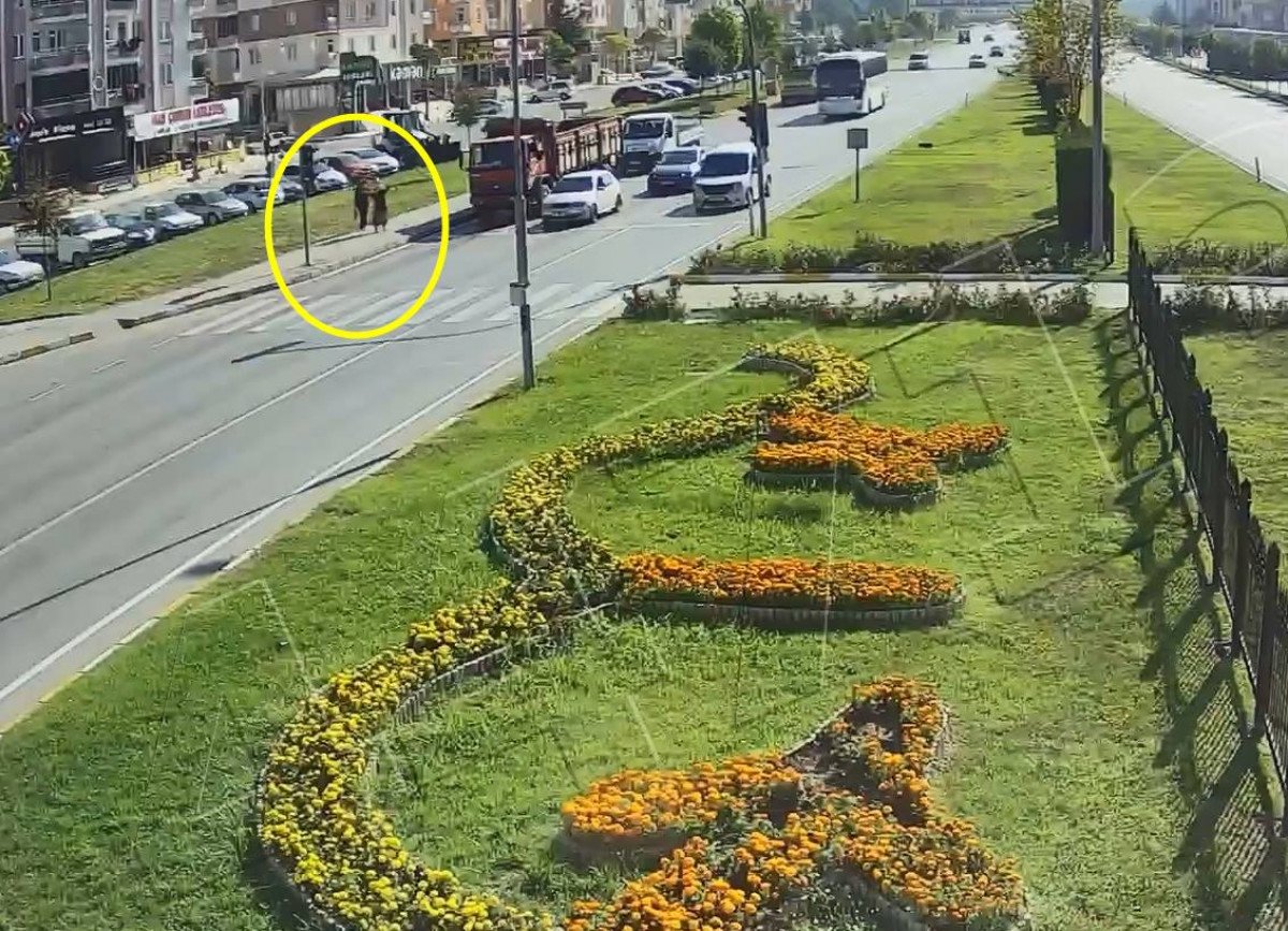 Çorum’da freni boşalan vinç, otomobil ve yayalara çarptı: 2 ölü #2