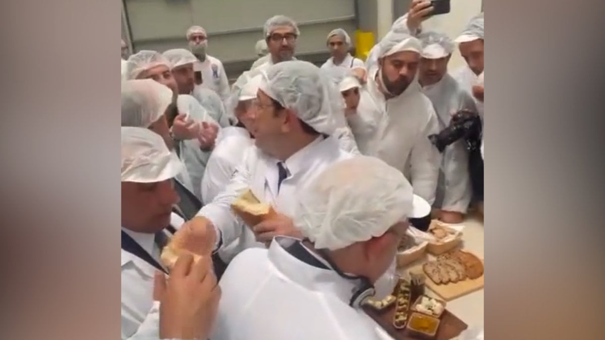 İBB Halk Ekmek Fabrikası açılışında Ekrem İmamoğlu, Kemal Kılıçdaroğlu na ekmek bölüp verdi #3
