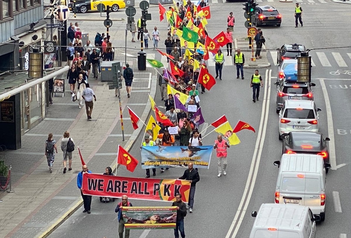 İsveç te terör örgütü sempatizanları protesto düzenledi #1