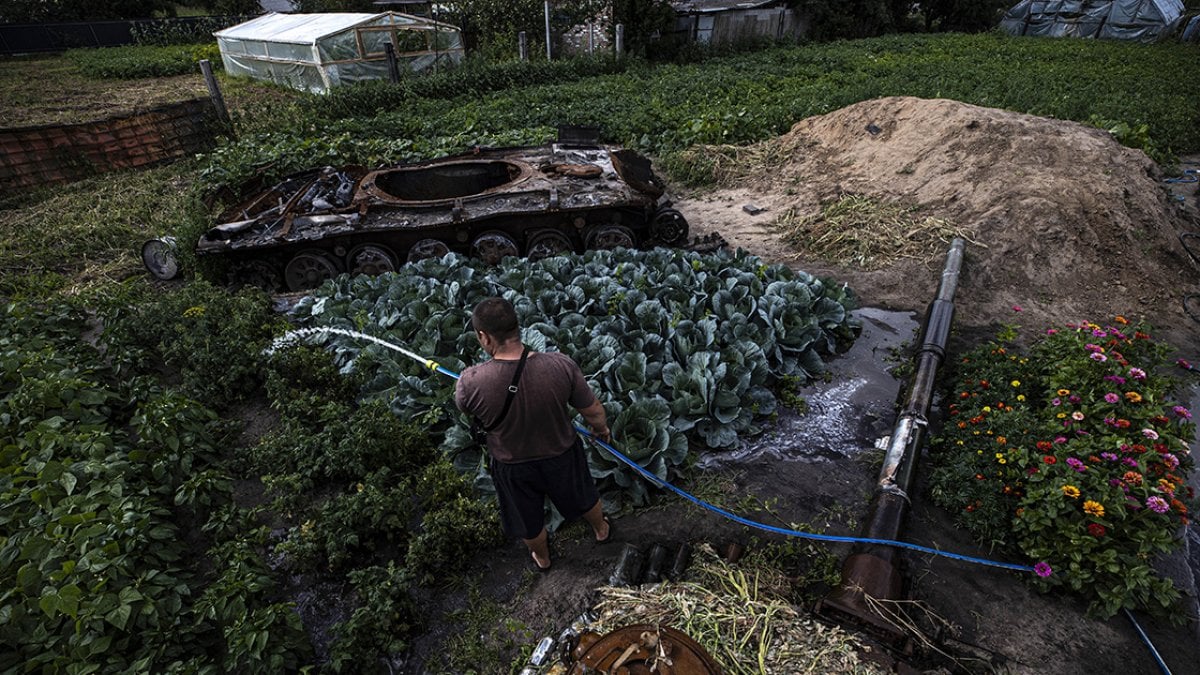 They live with tank debris in their yards in Ukraine #2