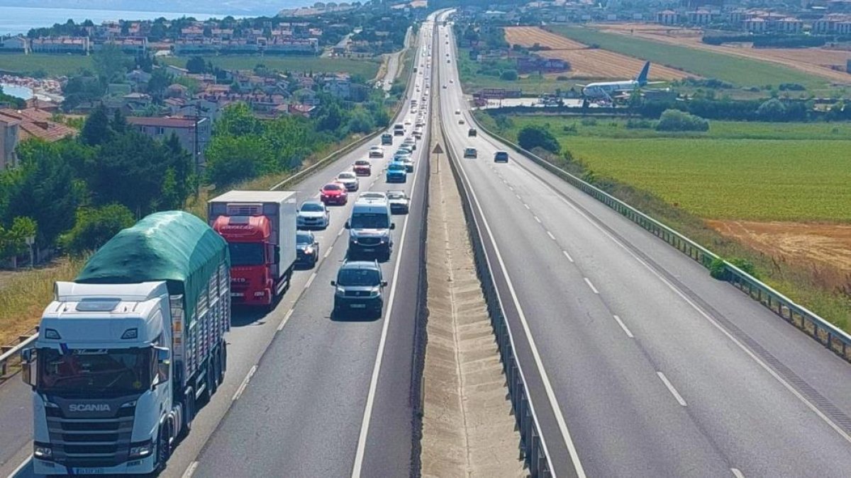 İstanbul’dan Trakya ya gelen günübirlik tatilciler dönüş yolunu doldurdu #1