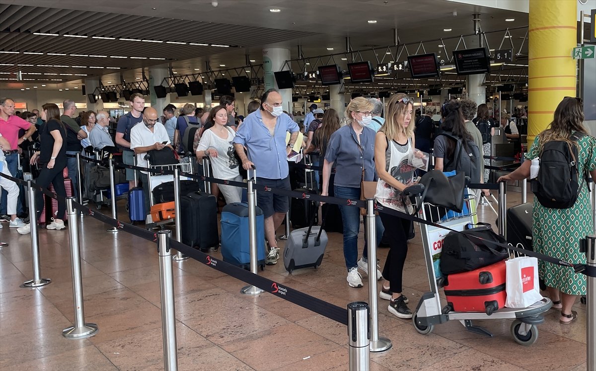 The crisis of staff shortages and overcrowding continues at airports in Europe #3