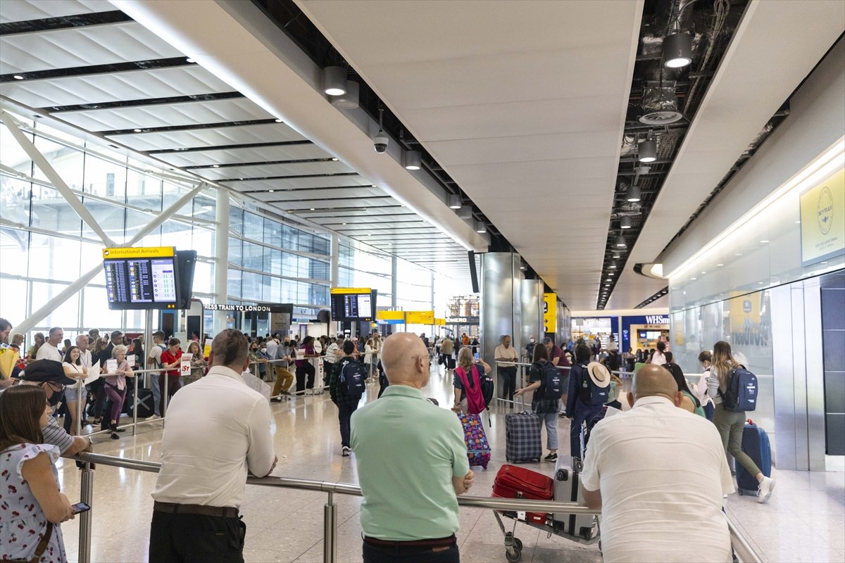 The crisis of staff shortages and overcrowding continues at airports in Europe #7