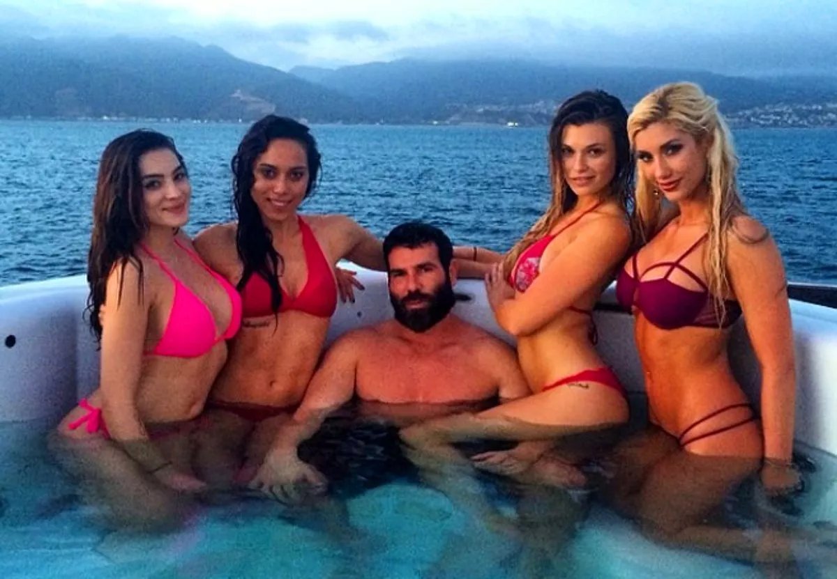 Dan Bilzerian, yaptığı paylaşımla hayranlarını ikiye böldü #2