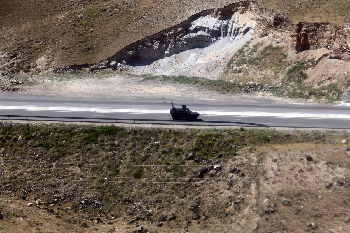 Iğdır da trafik kurallarına uymayan sürücüler helikopter ile denetlendi #2