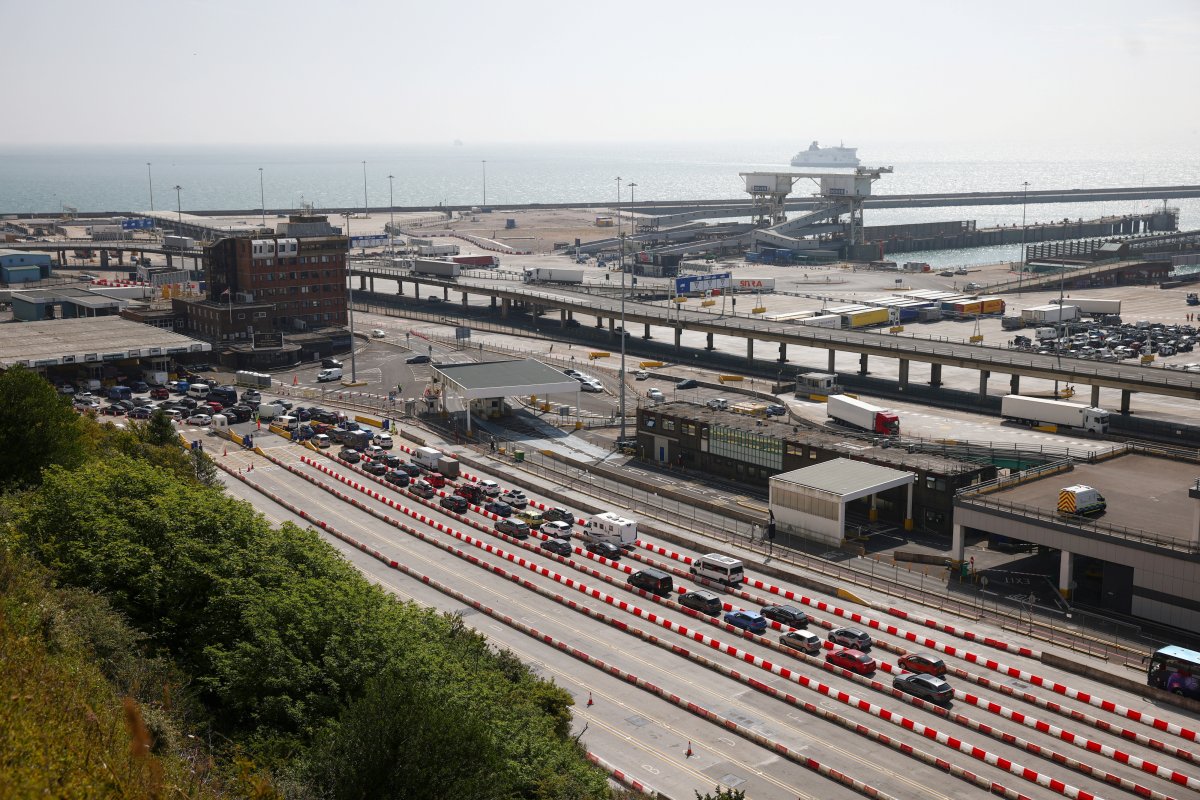 Dover Limanı'ndaki yoğunluk için yolculara erken gelin çağrısı