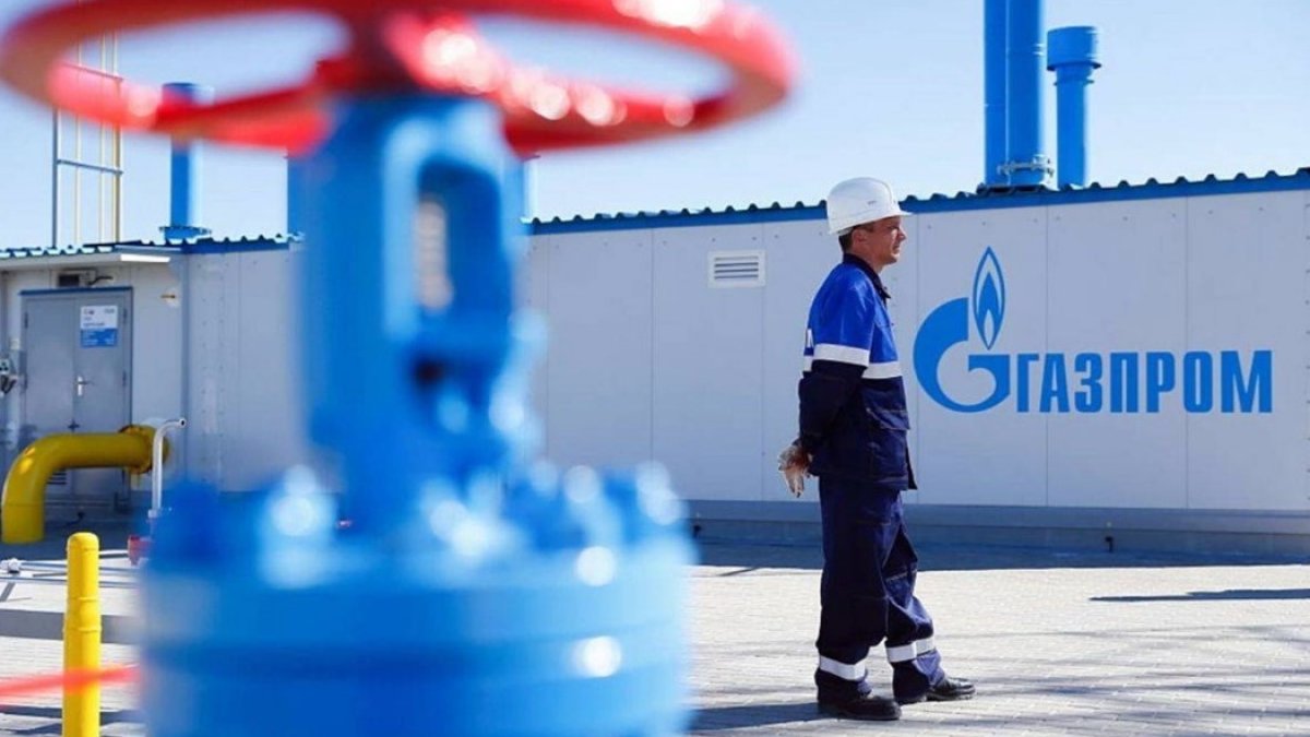 Gas flow from Russia to Europe drops by half