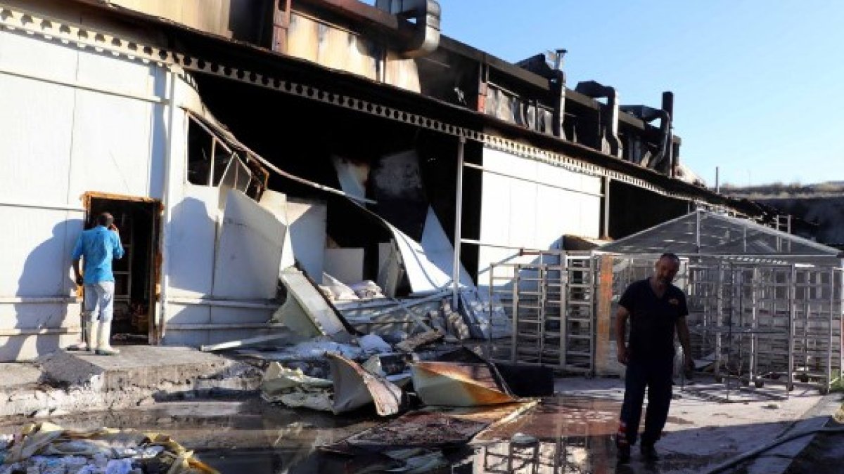 Kayseri'de sucuk imalatı yapılan fabrikada yangın çıktı