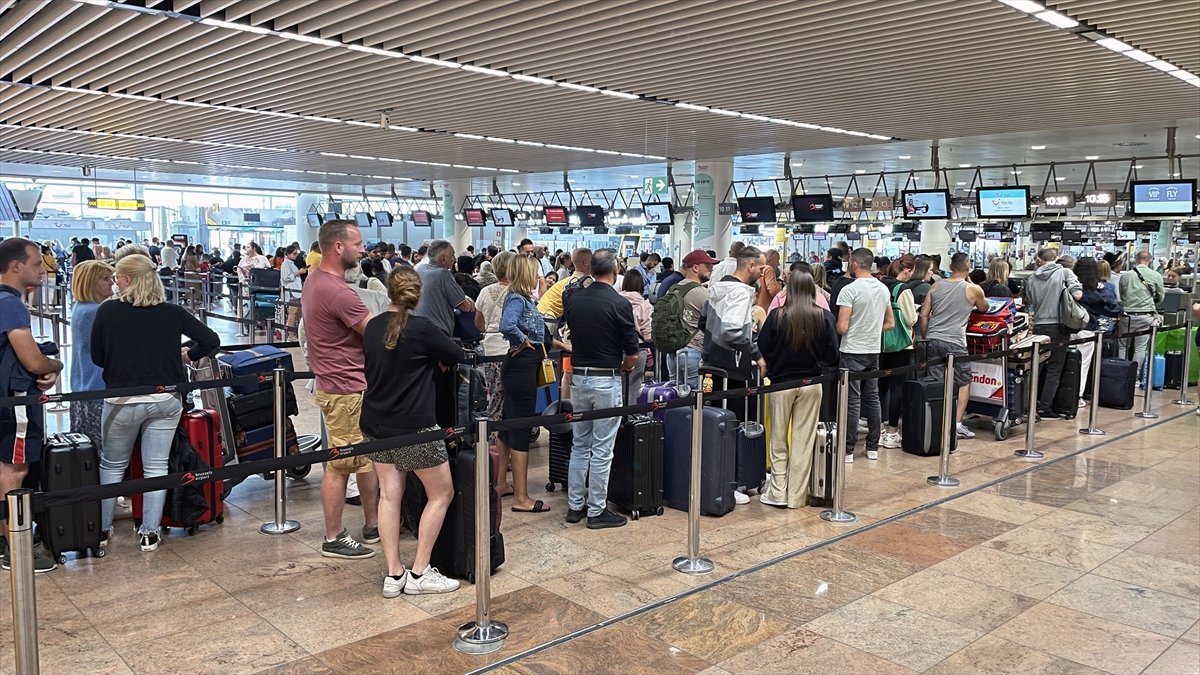 Lufthansa ground staff on strike: Busy at Brussels Airport #3