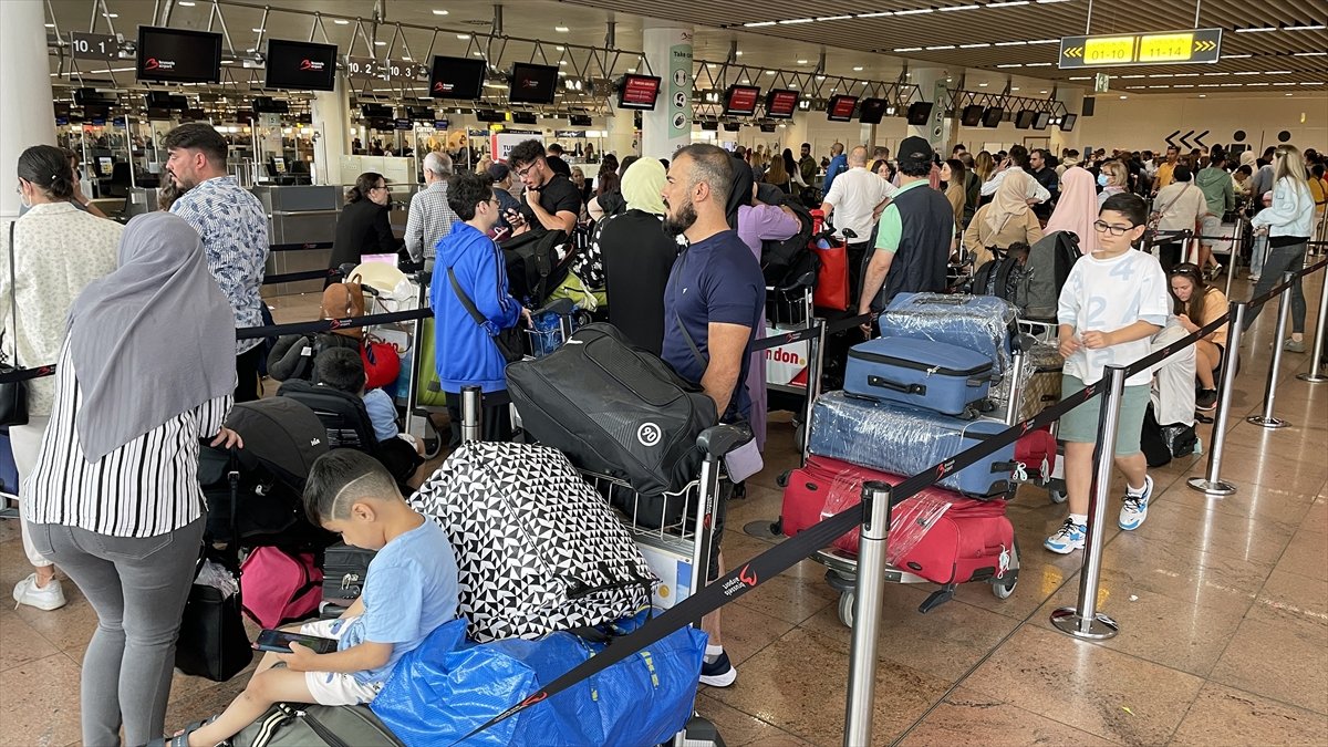 Lufthansa ground staff on strike: Busy at Brussels Airport #4