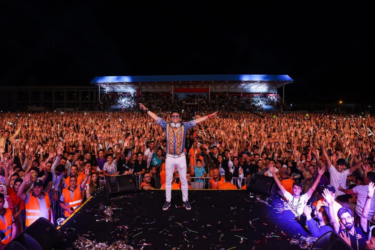 Doğubayazıt’ta 30 bin kişi konserde eğlendi #1