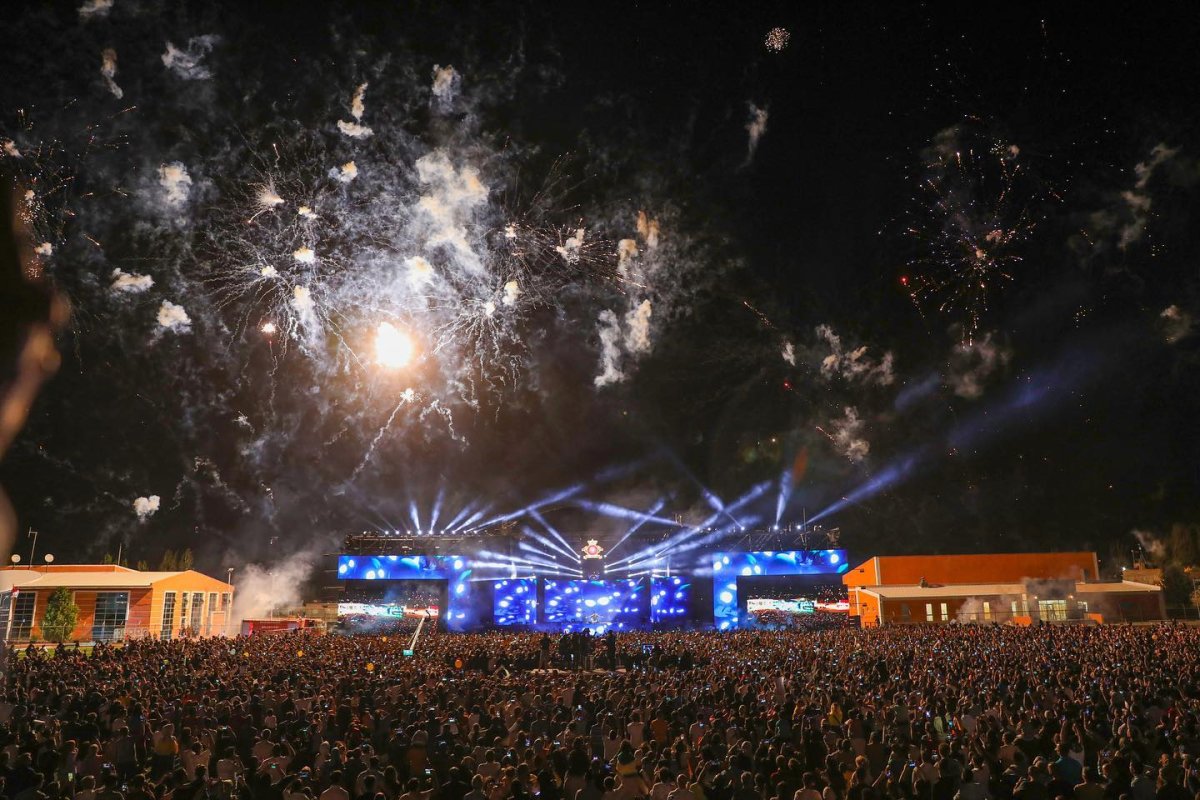 Doğubayazıt’ta 30 bin kişi konserde eğlendi #9